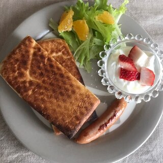 こんがりトーストの朝ごはん